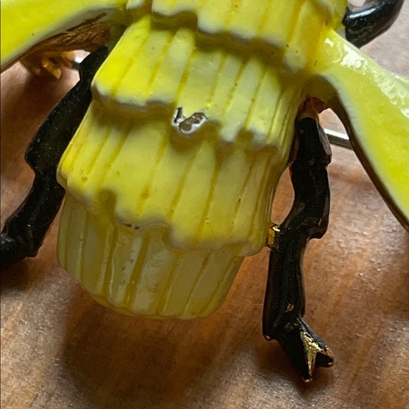 Yellow Bee Brooch - Picture 3 of 4